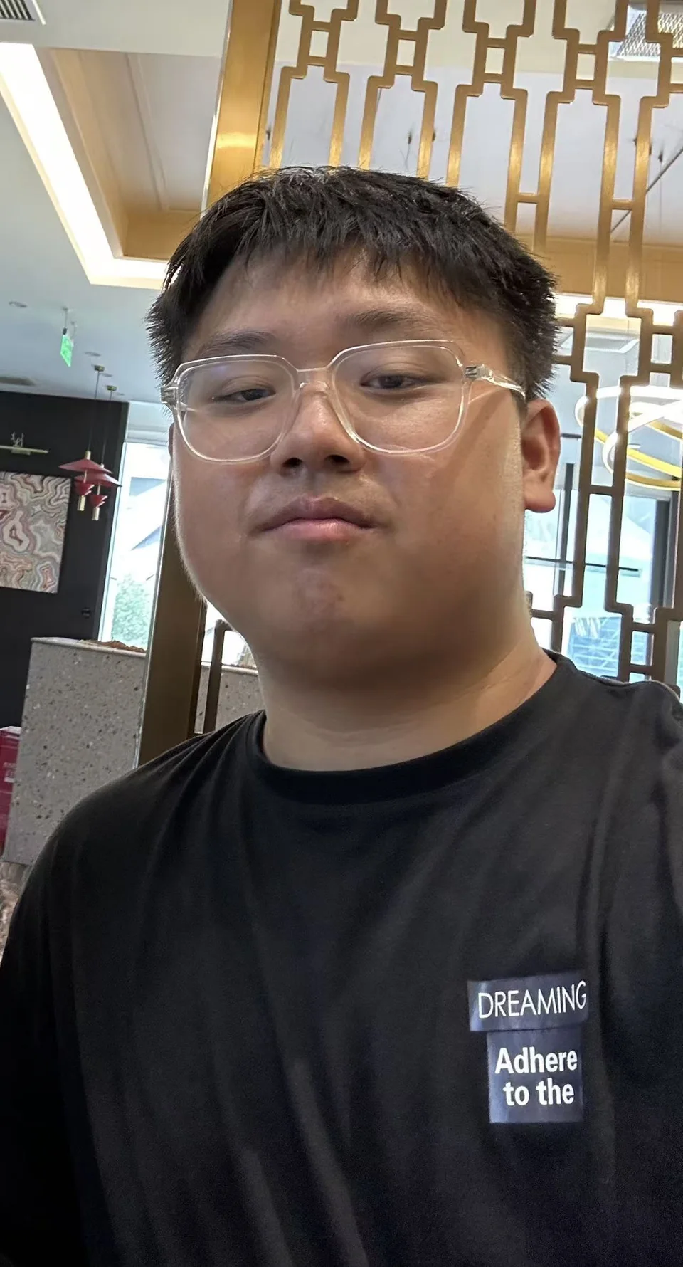 Close portrait of 凌曦Rin